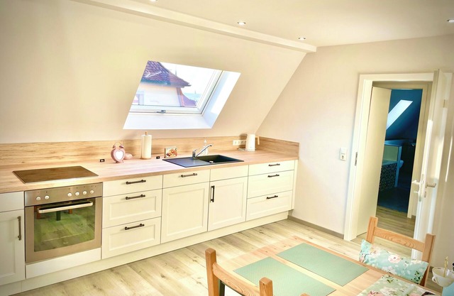 Helle NEU Renovierte Ferienwohnung mit Großer Dachterrasse