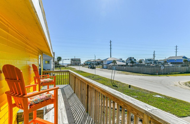Hello Sunshine | Steps Away from Beach + Community Pool!