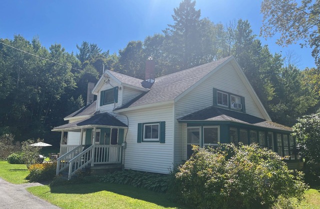 Hemlock - Quiet neighborhood, fire pit, large backyard, near All Star Village