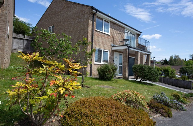 HENBURY HIDE, family friendly, with a garden in Corfe Mullen