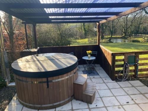 Hendre Glamping- Caravan Bryngwyn