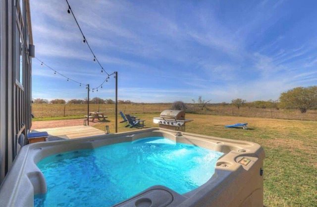 Henley-Tiny Home-HotTub-Firepit