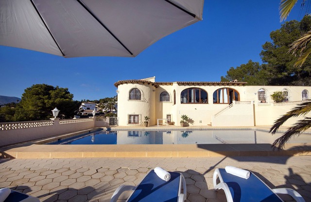 Heno- sea view, large house, private pool!