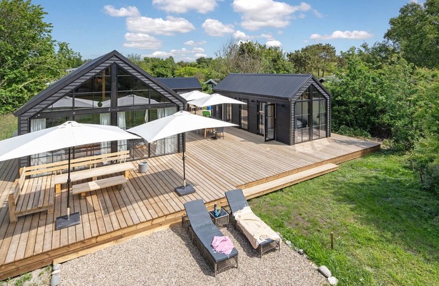 "Henrik" - 100m from the sea by Interhome