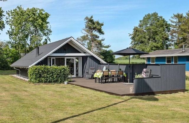 "Herbert" - 1km from the sea by Interhome