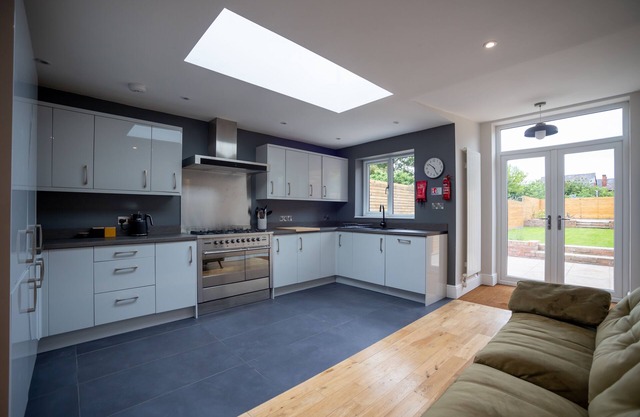 HEREFORD – Clifton Villa: Stylish Home Near Centre, Sleeps 6