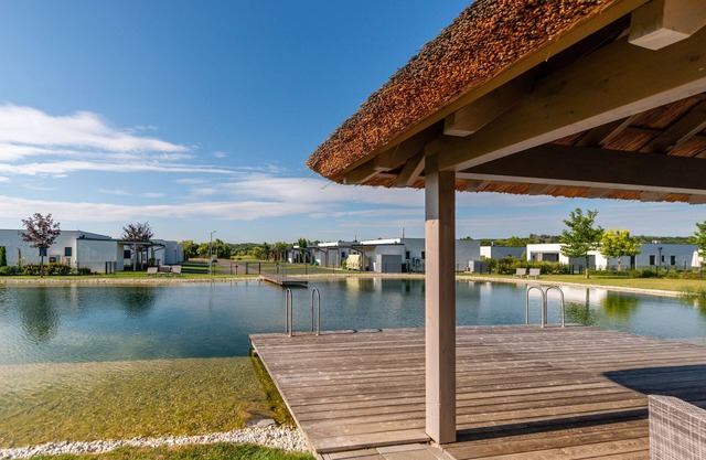 Heritage Apartment with Swimming Pond