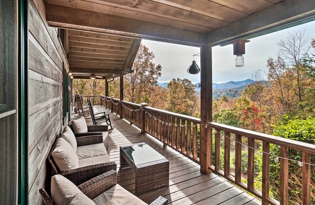 Hiawassee Cabin w/Mtn Views < 1 Mi to Lake!