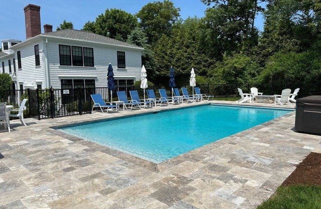 Hiawatha: 177-CC Gorgeous Chatham Estate with heated pool, walk to Town or Beach