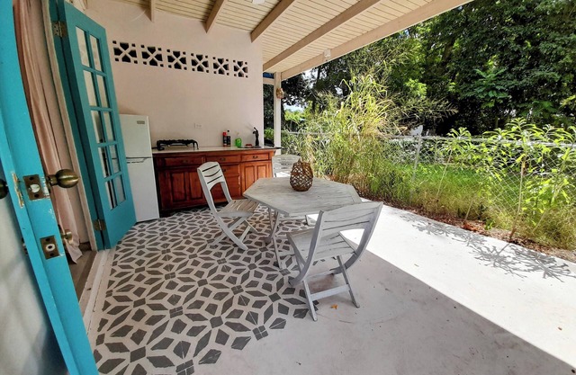 Hibiscus Hideaway Dover Beach- 1 bed Cottage