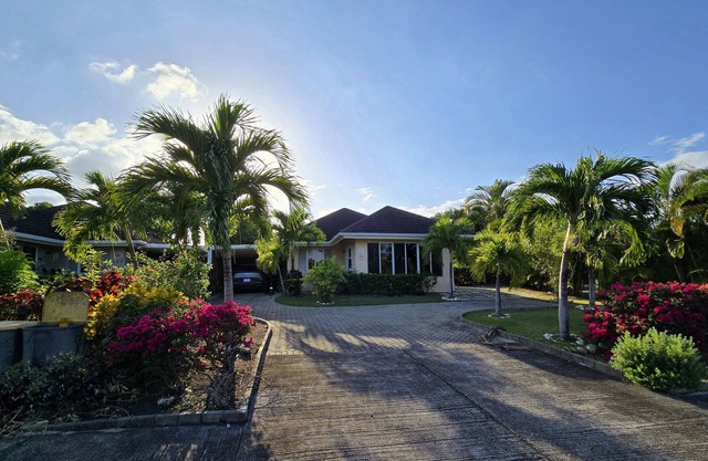 Hibiscus Retreat