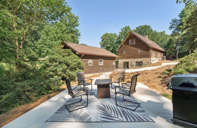 Hickory Hideaway: Patio Paradise w/Community Pool