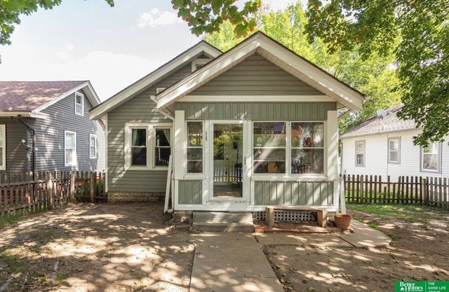 Hickory Street Retreat - in the Heart of Aksarben