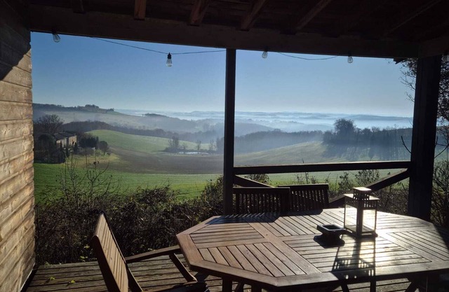 Hidden 140 m² chalet in a luxuriant green setting, in the heart of Tarn district