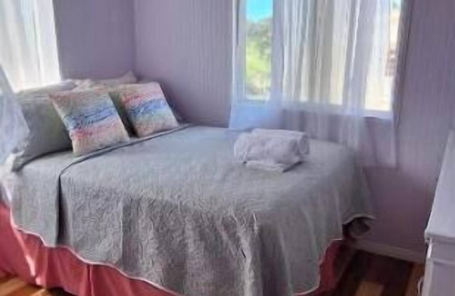 Hidden exquisite homenCharming 2-bedroom,2 bathroom home in nice Derricks