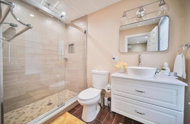 Hidden Gem 2 BR/1BA near Zoo 3 mil downtown Fenway