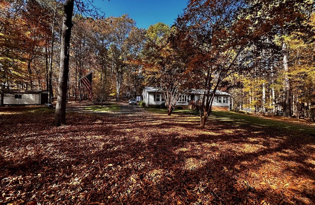 Hidden Gem by The Eno River w/hot tub-4 miles from DUKE University and VAMC
