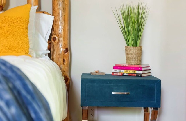 Hidden Gem & Cozy Cabin Retreat: TWO HOMES, SAME PROPERTY