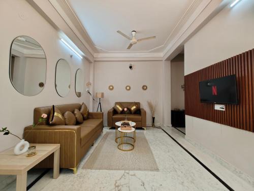 Hidden Gem - Private 1BHK, Fully Furnished Elegant Stay with Indoor Canopy & Fast Wi-Fi