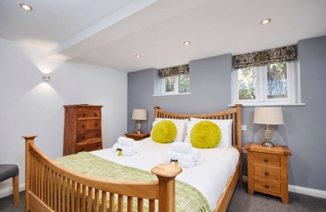 Hidden Gem w/Mini Courtyard & Free Gym/Pool Access