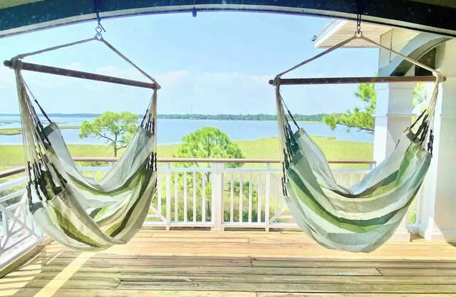 Hidden Harbor: Secluded Luxury Bayfront Retreat!