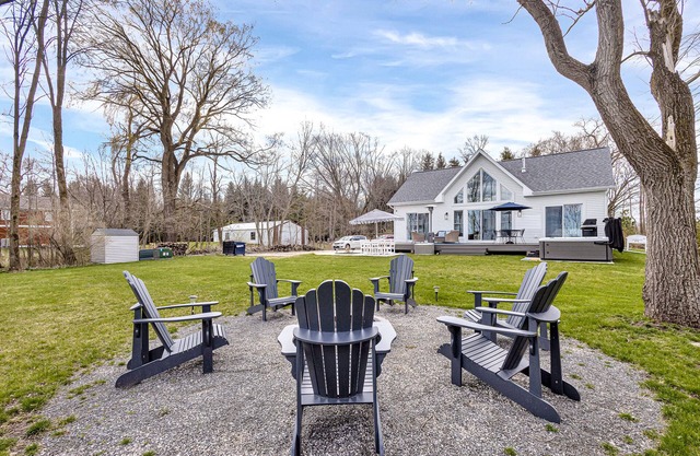 Hidden Haven - Luxury Cottage w/Hot Tub & Scenic Views