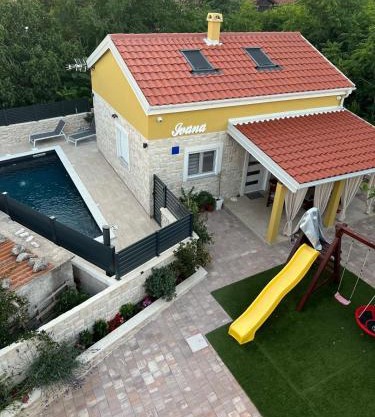 Hidden Oasis - pool, playground - 3 min from the beach
