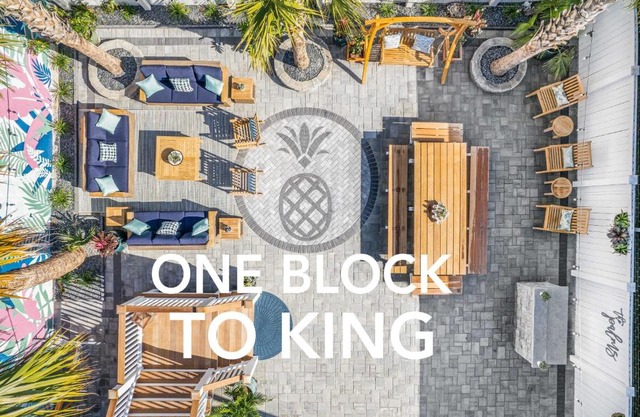 Hidden Outdoor Oasis - 1 BLOCK TO KING