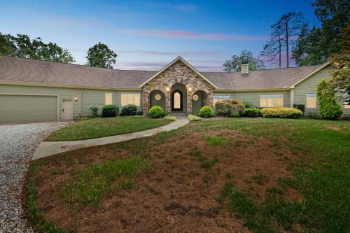Hidden Waterfront Luxury Oasis with 9-Acre Pond home