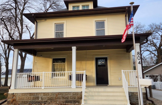 Hide Away Shanty -HAS. Charming and beautifully renovated 3-bedroom house. n
