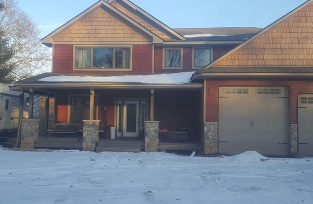 Hideaway From The Twin Cities: Sharing my personal residence, 5 Bedroom options