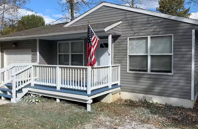 Hideaway Haven - waterfront cottage with private boat slip on Buckeye Lake