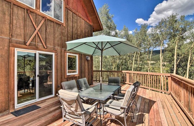 High Elevation Rocky Mountain Retreat with Hot Tub