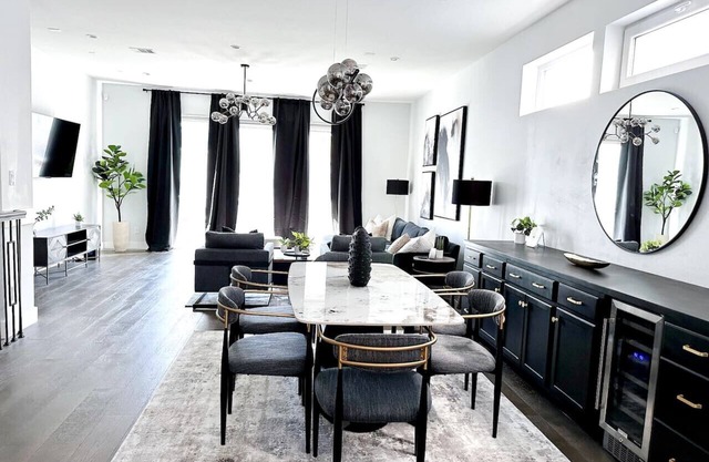 High-End 3BR/3.5BA Heights Home w Rooftop & WiFi