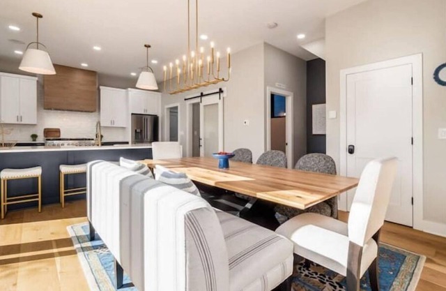 High End New Build, Rooftop Hot Tub, City Views!