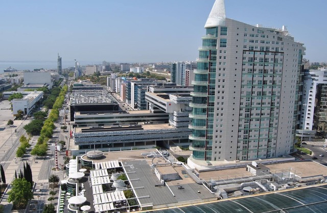 High Floor Apartment in Tower with River View Parque Nacoes Expo8