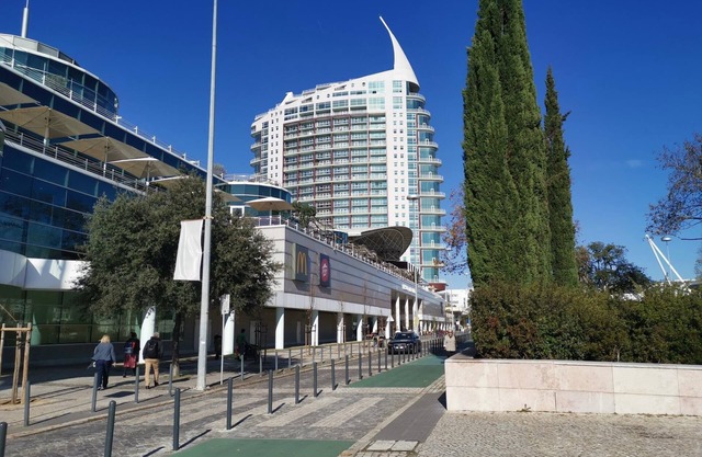 High Floor Apartment in Tower with River View Parque Nacoes Expo11