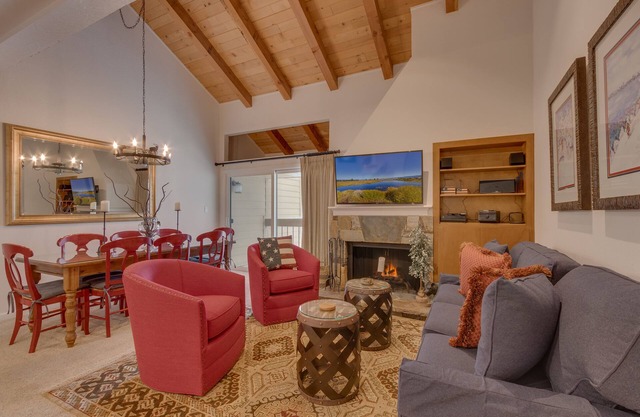 High Ground: 3 BR, 2 BA Townhouse in Carnelian Bay, Sleeps 6
