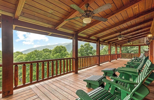 High Hopes-3 bedroom, 3.5 Bath, Sleeps 9, Strong Internet