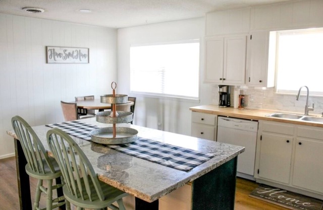 High Plains Hideaway-Cozy and convenient to TTU, LCU, Medical District and more!