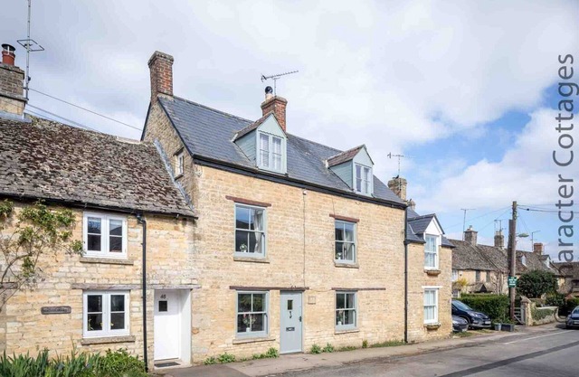 HIGH RIDGE, pet friendly, with open fire in Milton-Under-Wychwood