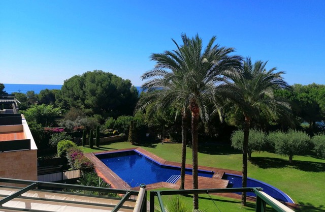 HIGH STANDING DUPLEX SEA 1st LINE gym and heated pool