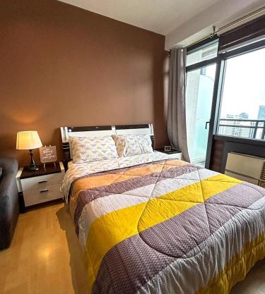 High Sunset View with Fast WiFi, Pool, Big Balcony, Gym Access