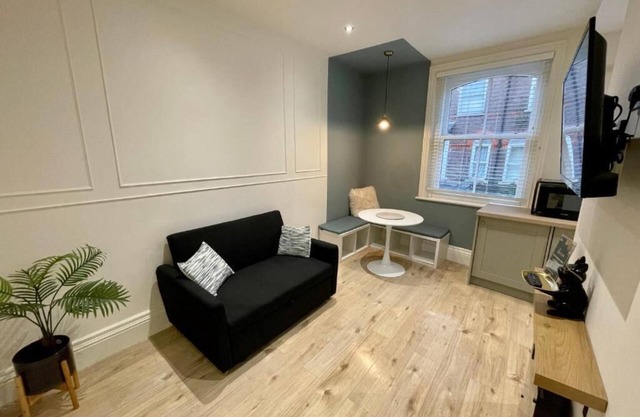 High Town Apartments | Just steps from Luton train station