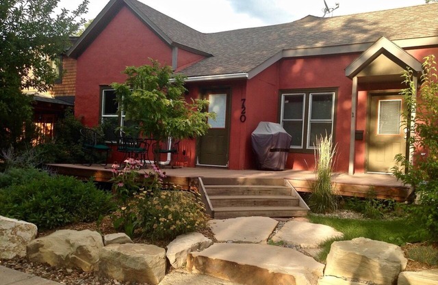 Highland Sage: Downtown Oasis, Private Fenced Yard and Relaxing Patio