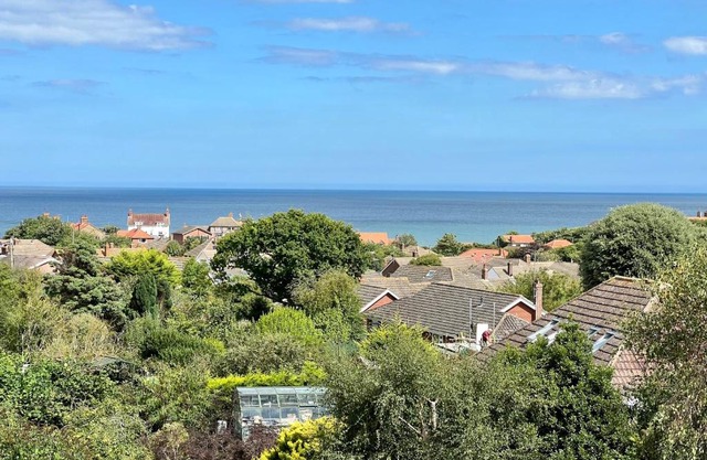 Highview House Norfolk Coast - seaviews, beach, hot tub