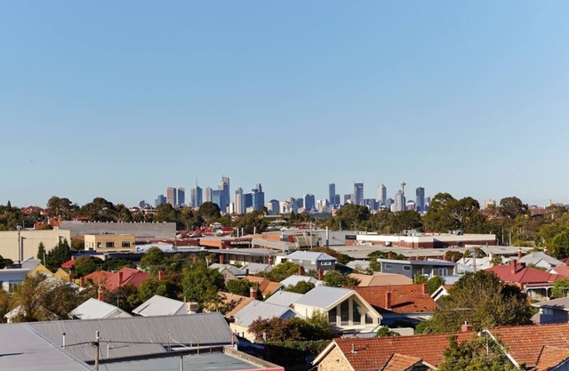 Highview on High St A Balcony Haven in Northcote