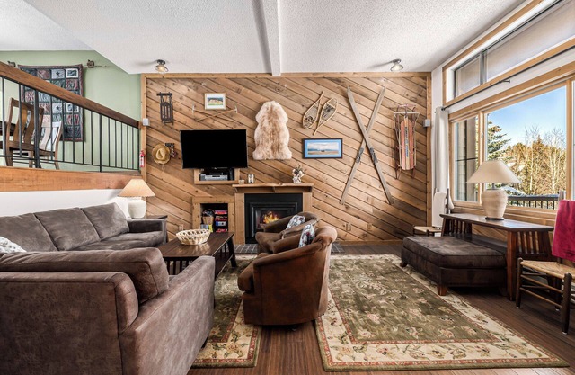 Hike/Bike In-Out Walk to Main St Sleeps 10 HotTub Pool Ski In/Ski Out Off Peak 9