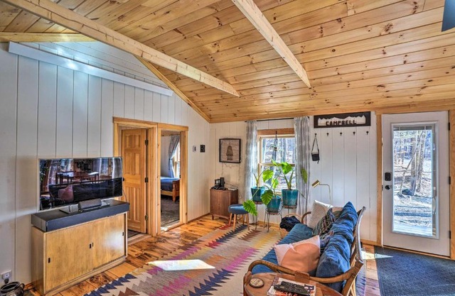 Hiking Trails On-Site Cozy Falls Brook Cabin