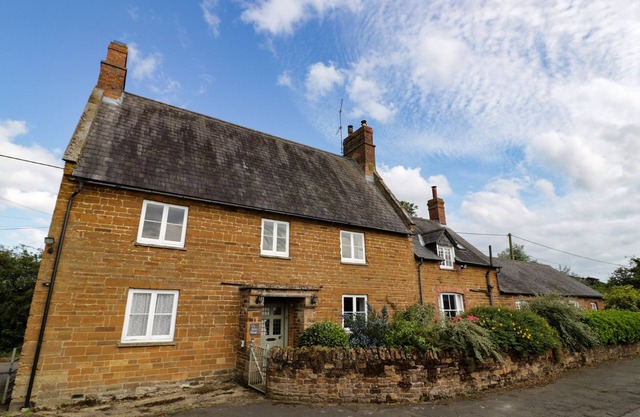HILL HOUSE FARM, pet friendly in Nether Heyford, Northamptonshire
